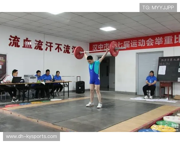 举重学院开展青少年力量训练的科学宣教与示范课,青少年举重比赛视频大全